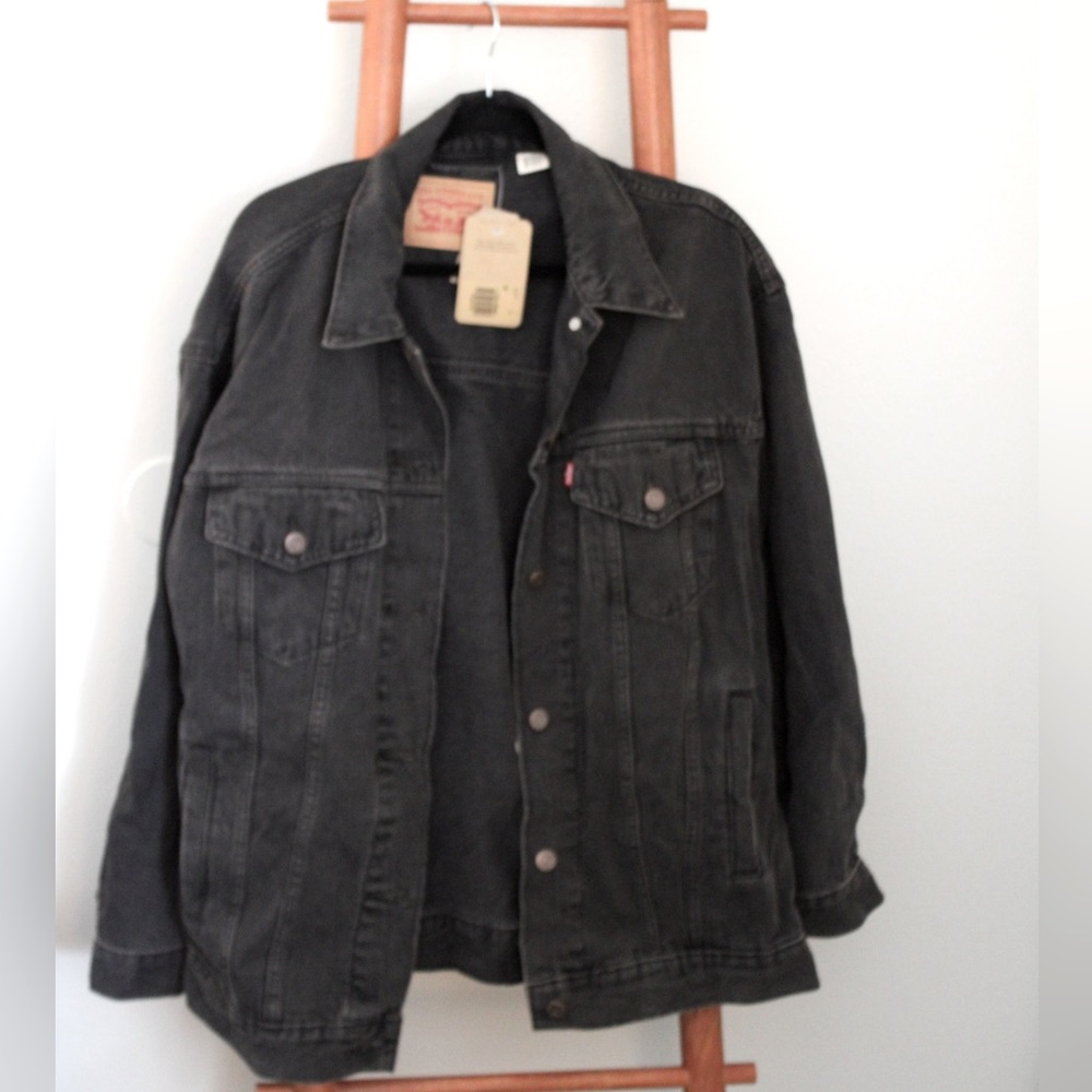 Like new! Levi's Oversized Black Jean Jacket